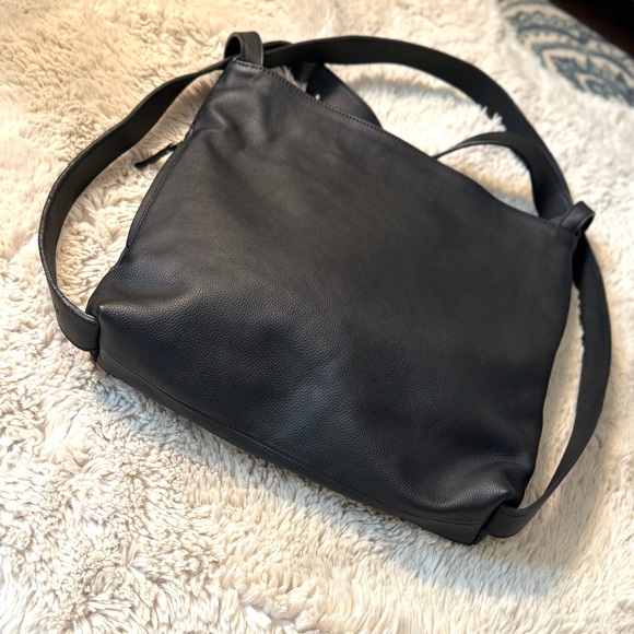 New Mandrn Leather ‘Evra’ Woven Tote black backpack - Picture 14 of 17